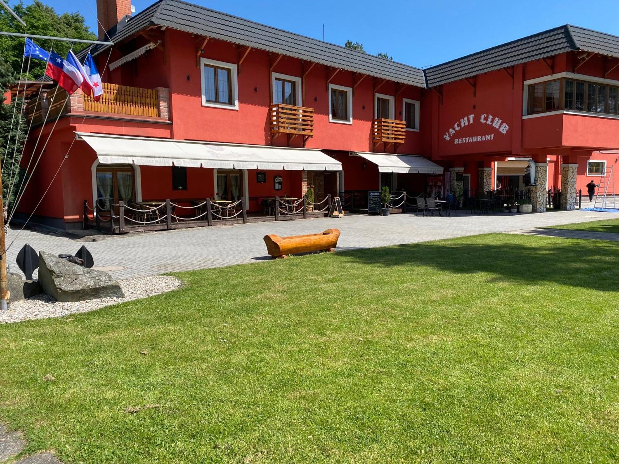 Apartman Majak U Zermanicke Prehrady Pitrov Buitenkant foto